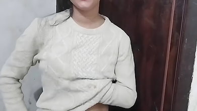 Desi aunty saman dene bahane pel