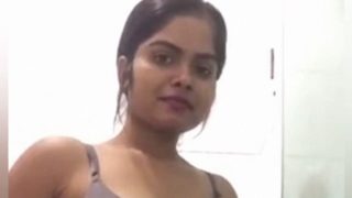 Indian Girl Beautiful Figure Face Nude MMS